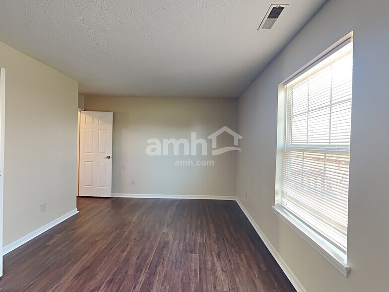 Building Photo - 8343 Southern Springs Way