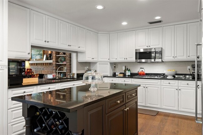 Building Photo - 3003 W Villa Rosa Park
