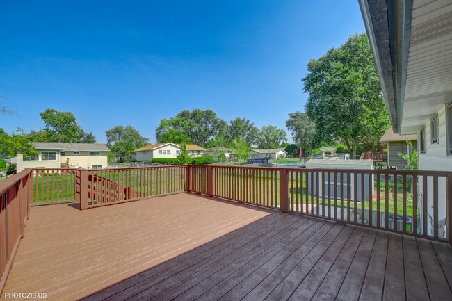 Building Photo - 728 Boxwood Dr