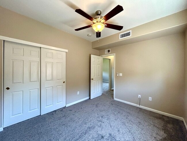 Building Photo - Beautiful 3 Bedroom Tri Level Townhome in ...