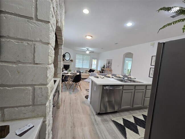 Building Photo - 303 Arrowhead Trail