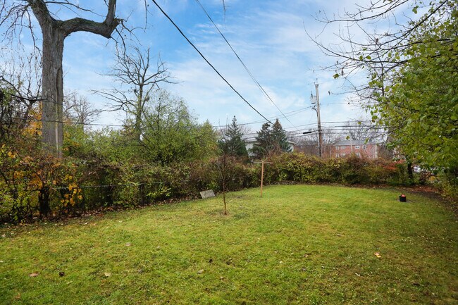 Building Photo - 141 David Ave