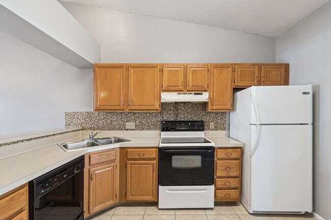 Building Photo - 2/1.5 Condo With Screened Patio in Conway Area