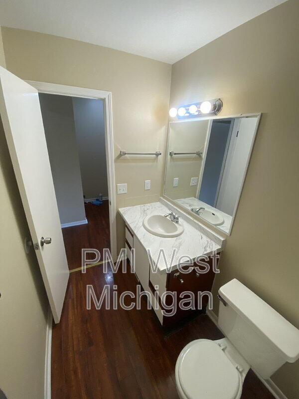 Building Photo - 6081 In the Pines Dr SE