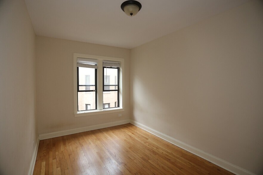 Building Photo - 4045 N Ashland Ave