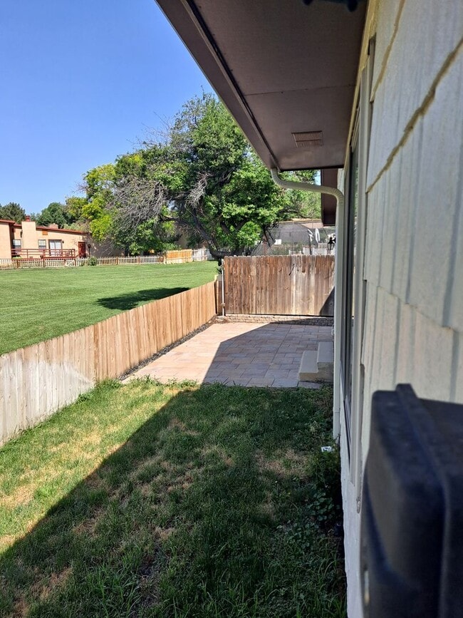 Building Photo - ALL PROSPECTIVE TENANTS MUST SUBMIT A $58 ...