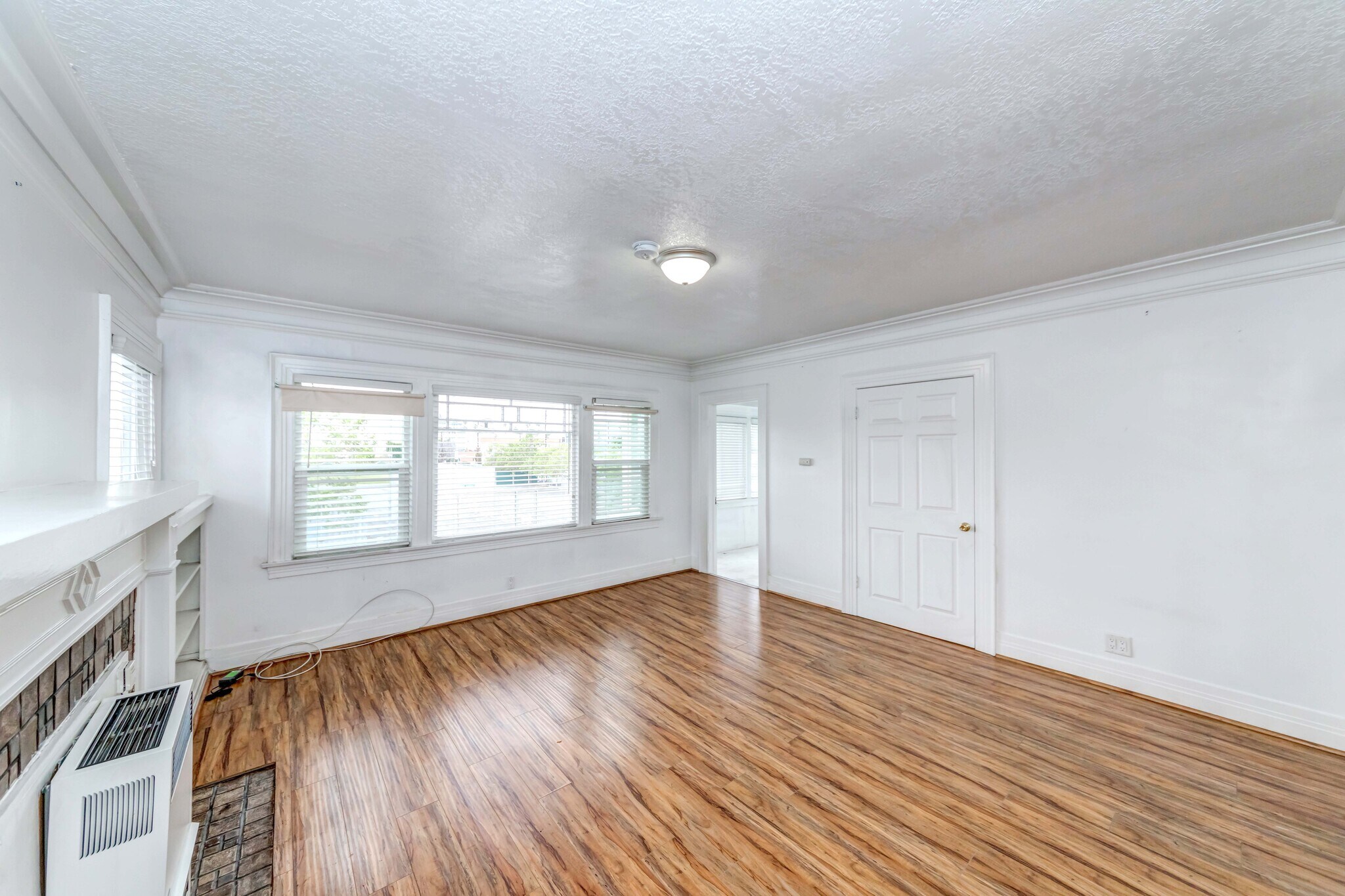 Building Photo - 1308 S Van Ness Ave