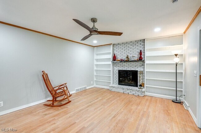 Building Photo - 896 Cliffside Dr