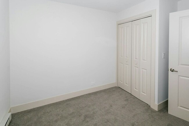 Building Photo - 6385 W Arlington Pl