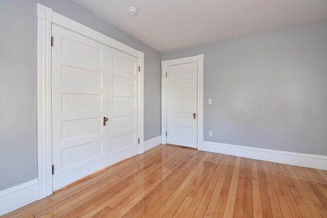 Building Photo - 141 Bourne Ave