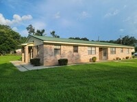 Building Photo - Convenient to interstate & shopping!
