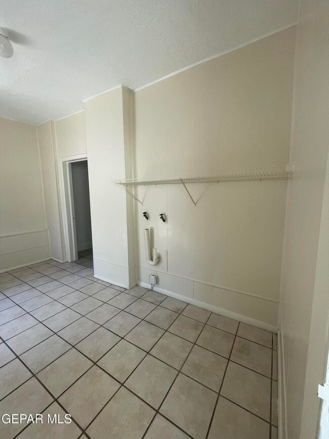 Building Photo - 1518 Lawton Dr