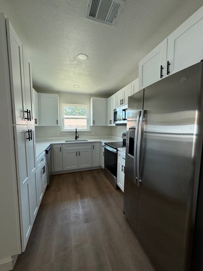 Building Photo - 2324 Lindblad Ct
