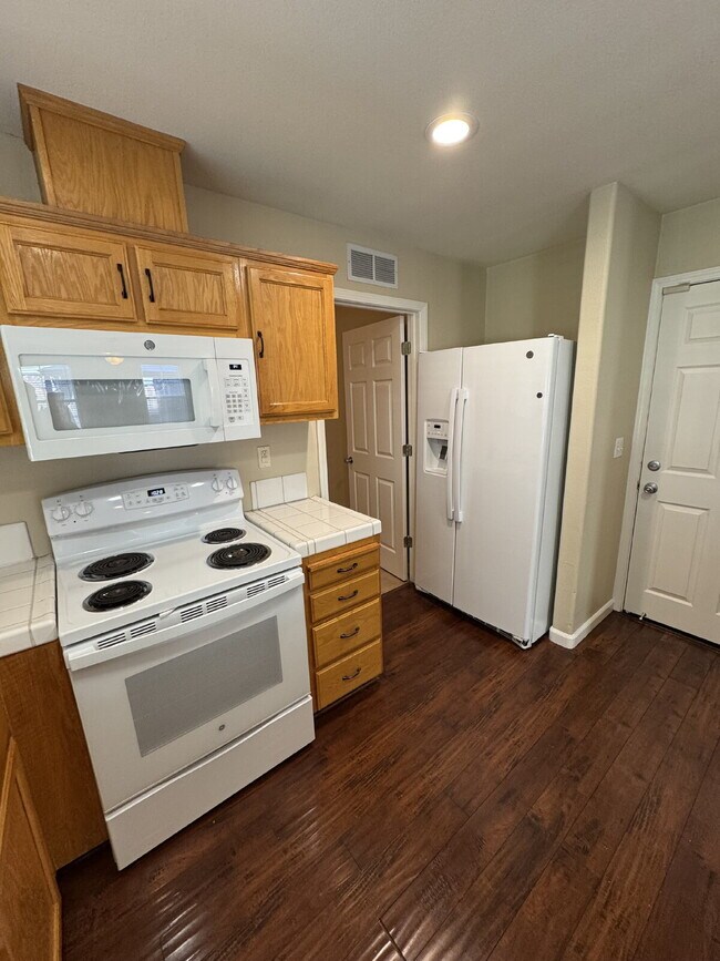 Building Photo - Beautiful 4-Bedroom Home with Spacious Backyard & Covered Patio