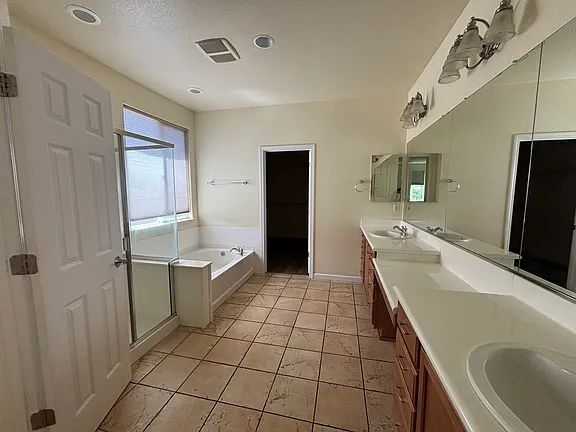 Building Photo - 16959 Cobble Creek Way
