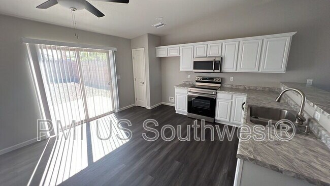 Building Photo - 5018 S Rosemary Dr