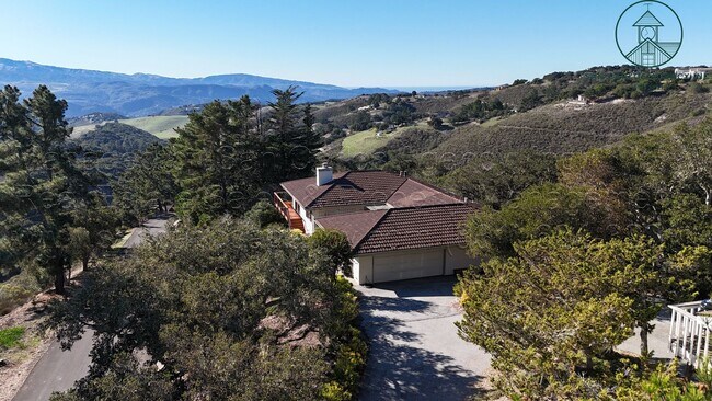 Building Photo - Impeccable Laureles Grade Estate Property with Valley Views