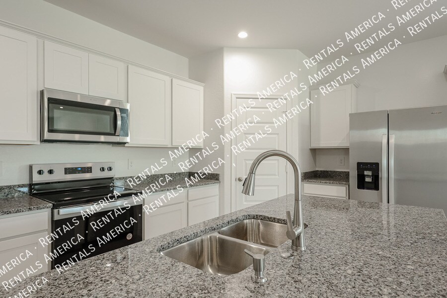 Building Photo - 38060 W Frascati Ave