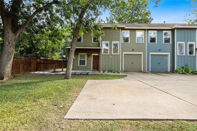 Building Photo - 3207 Holton St