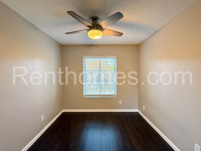 Building Photo - 9911 Ivy St