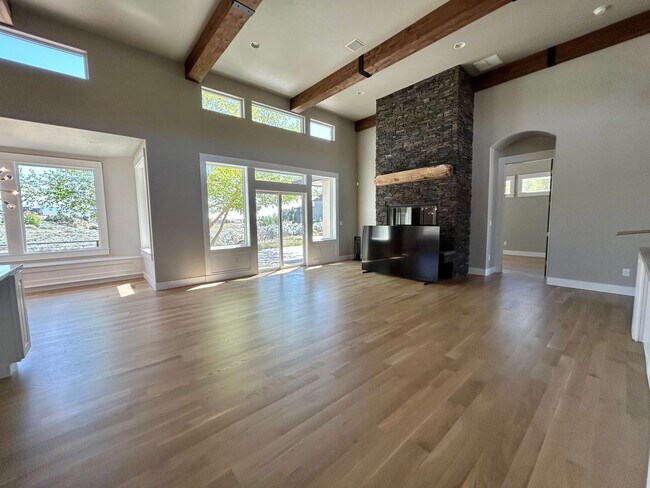 Building Photo - Luxury Living in StarView Estates - 4.98 A...