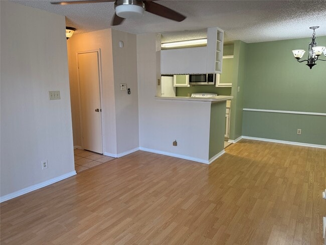 Building Photo - 2121 Hepburn St