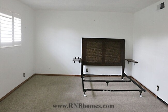 Building Photo - 2540 El Burlon Cir