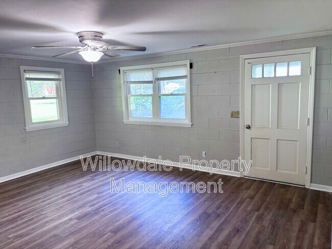 Building Photo - 3120 Tuckaway Dr
