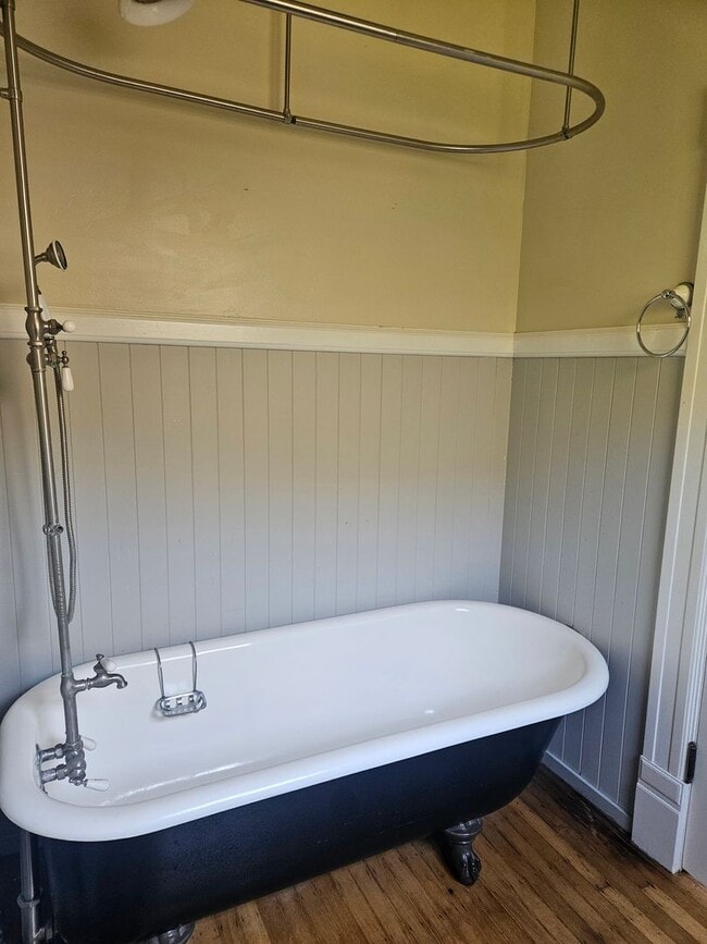 Building Photo - Charming Vintage Home Steps from Downtown Santa Cruz