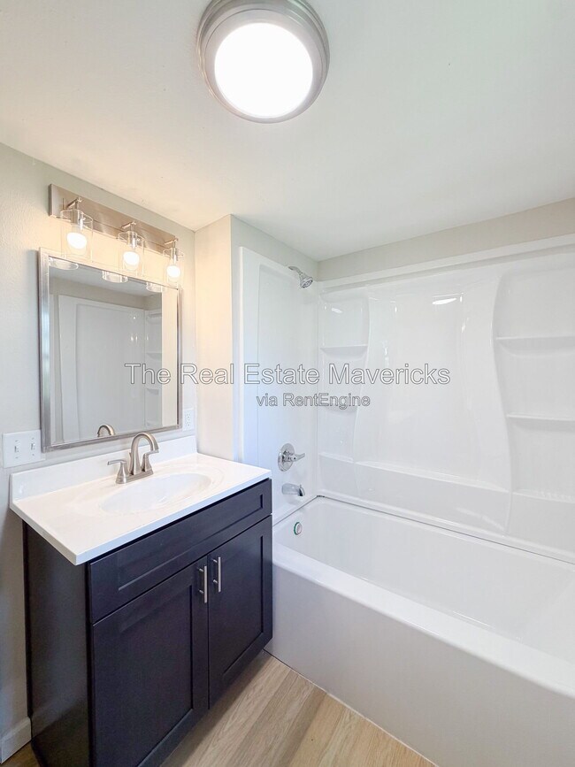Building Photo - 132 Edgewood St