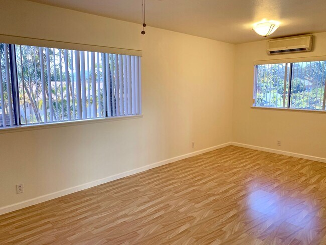 Building Photo - Beautiful SFH 4 bedroom, 2.5 bath, garage with large yard