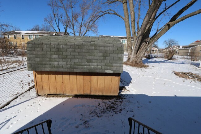 Building Photo - 2408-2410 Flint Hills Dr