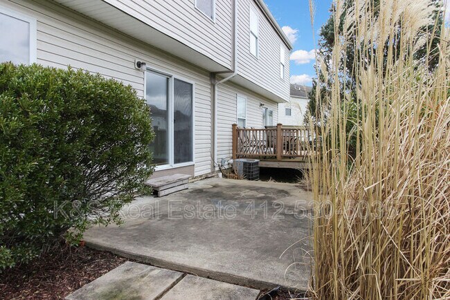 Building Photo - 122 Manor View Dr