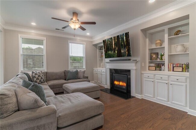 Building Photo - 301 Cochin Dr