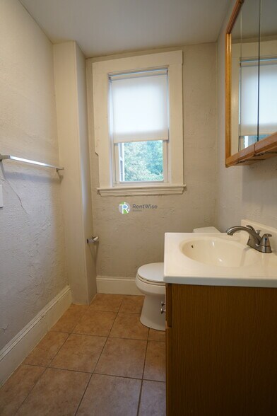 Building Photo - 15 Sumner St