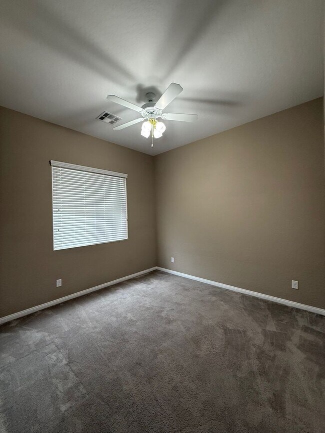 Building Photo - SINGLE STORY 3 BEDROOM HOME IN PROVIDENCE