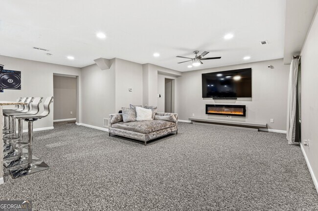 Building Photo - 7155 Laurel Creek Dr