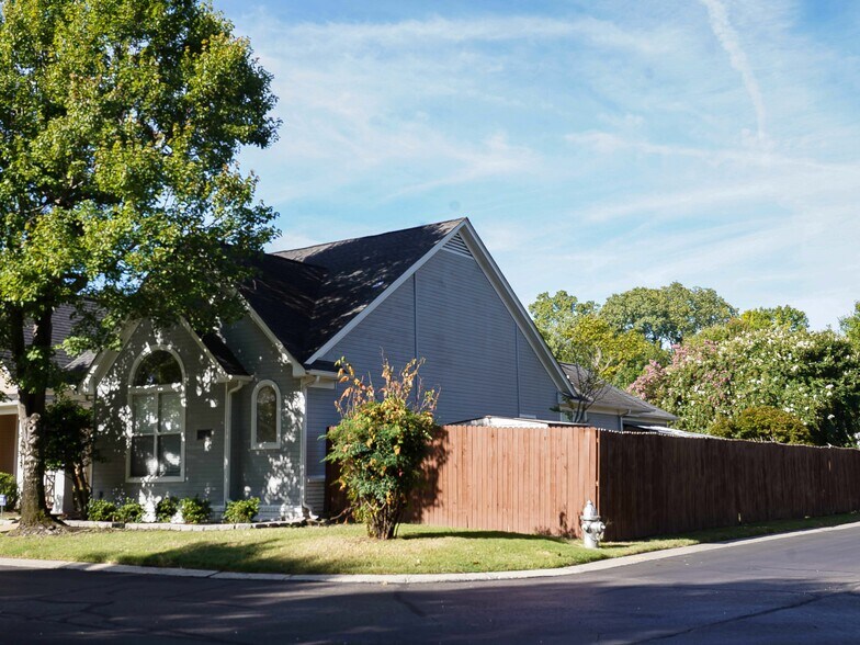 House with Fenced yard - 1229 Misty Isle Dr