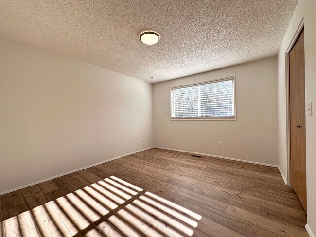 Building Photo - Newly Renovated Single-Family Home in Gresham! 3 Bed/1 Bath w/ Double Car Garage!