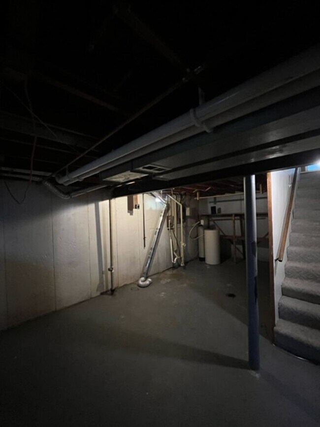 Building Photo - 425