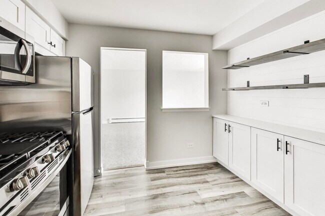 Building Photo - 239 S Gregory St