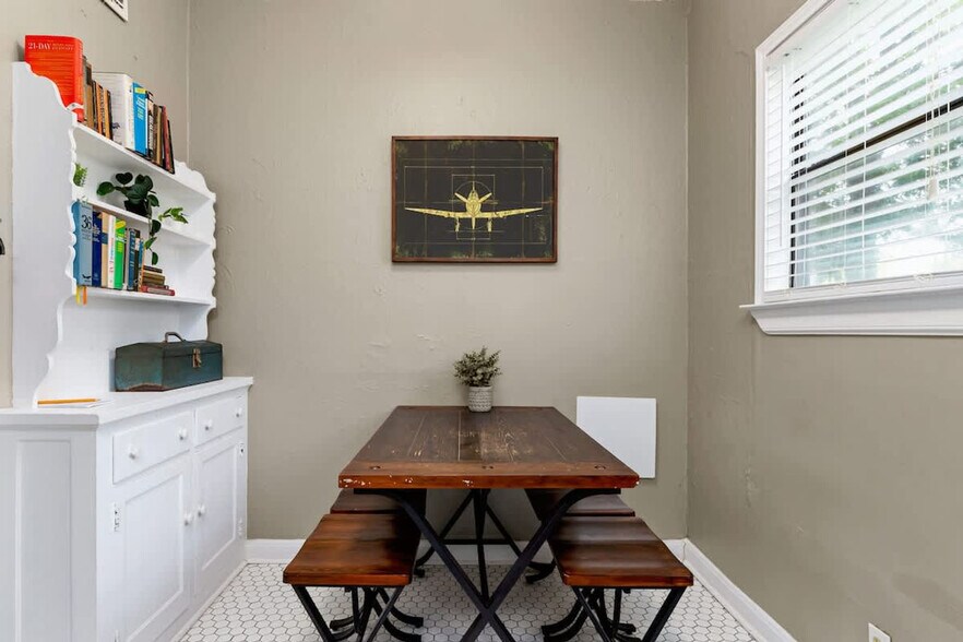 Building Photo - 203 W Magnolia Ave