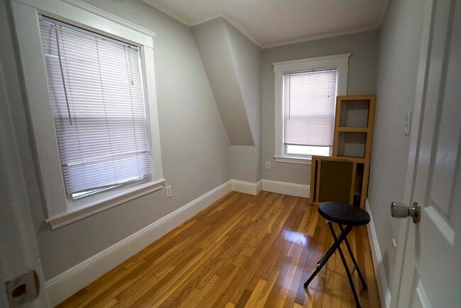 Building Photo - 221 S Central Ave