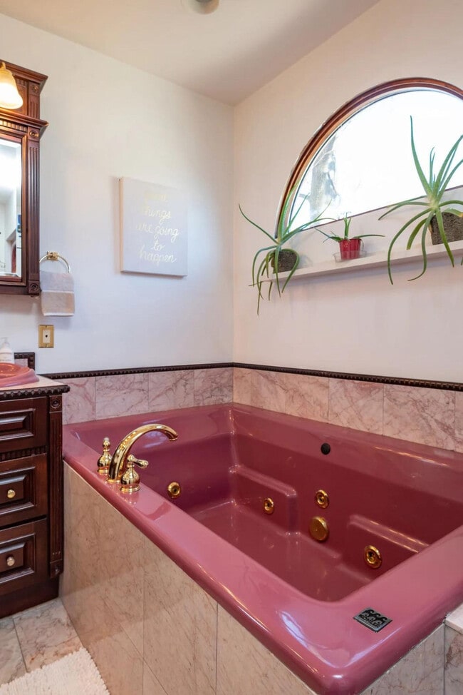 Building Photo - 152 Central Ave