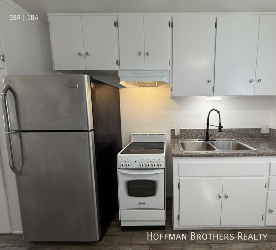 Building Photo - 15632 Leadwell St
