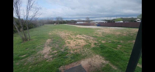 Building Photo - Granbury TX ; 2 bed 1 bath duplex! Water provided