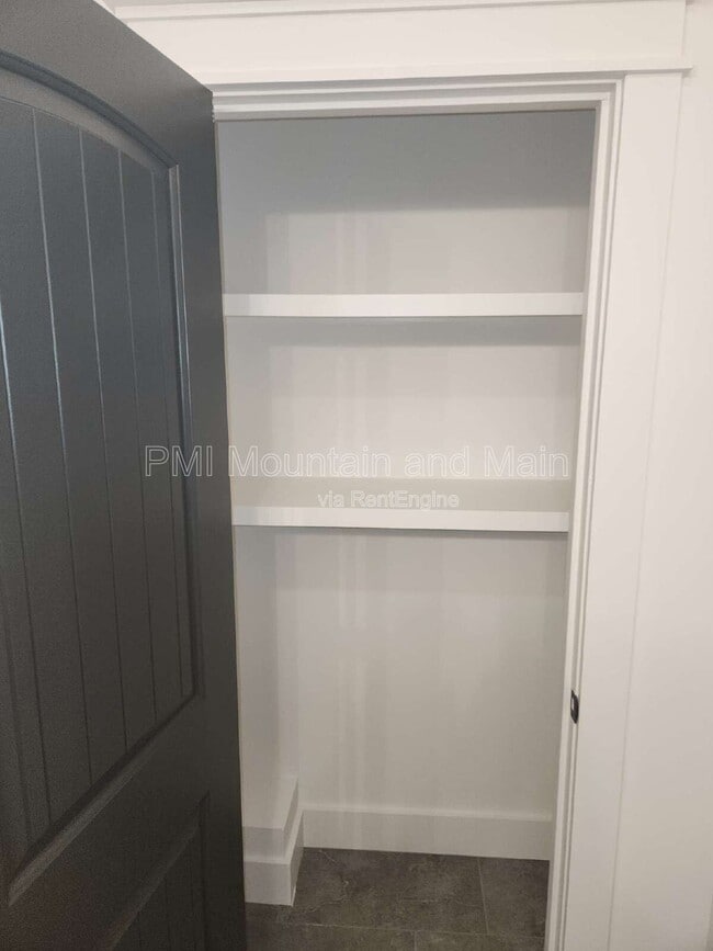 Building Photo - 808 Maybank Dr