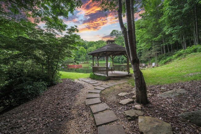 Building Photo - 195 Black Bear Dr