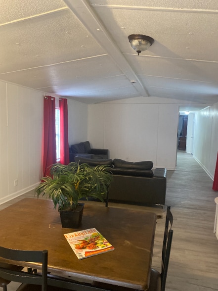 Building Photo - 9634 Crain Hwy