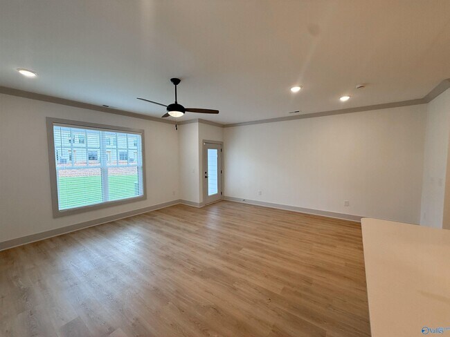 Building Photo - 18 Whispering Oak Dr SW